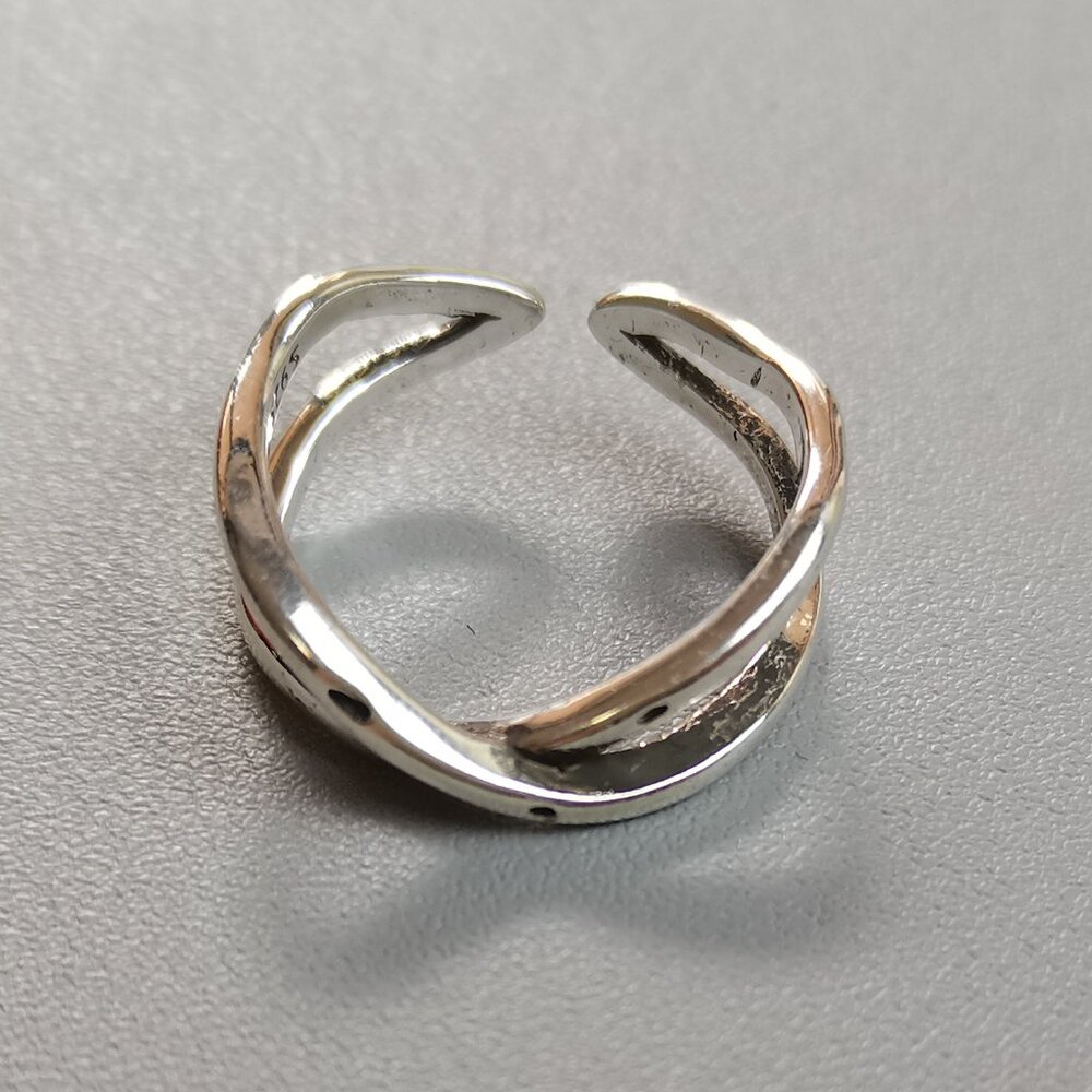 Pre-owned women's classic fashion rings